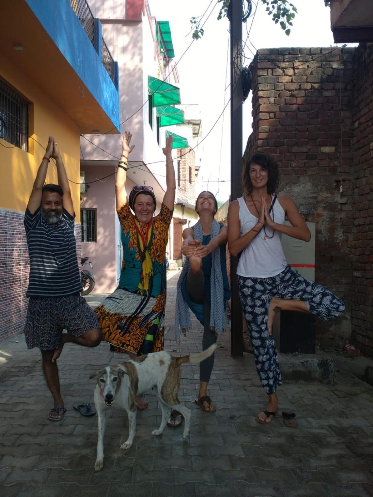 Big Brother Hostel Hotel Agra  Exterior foto