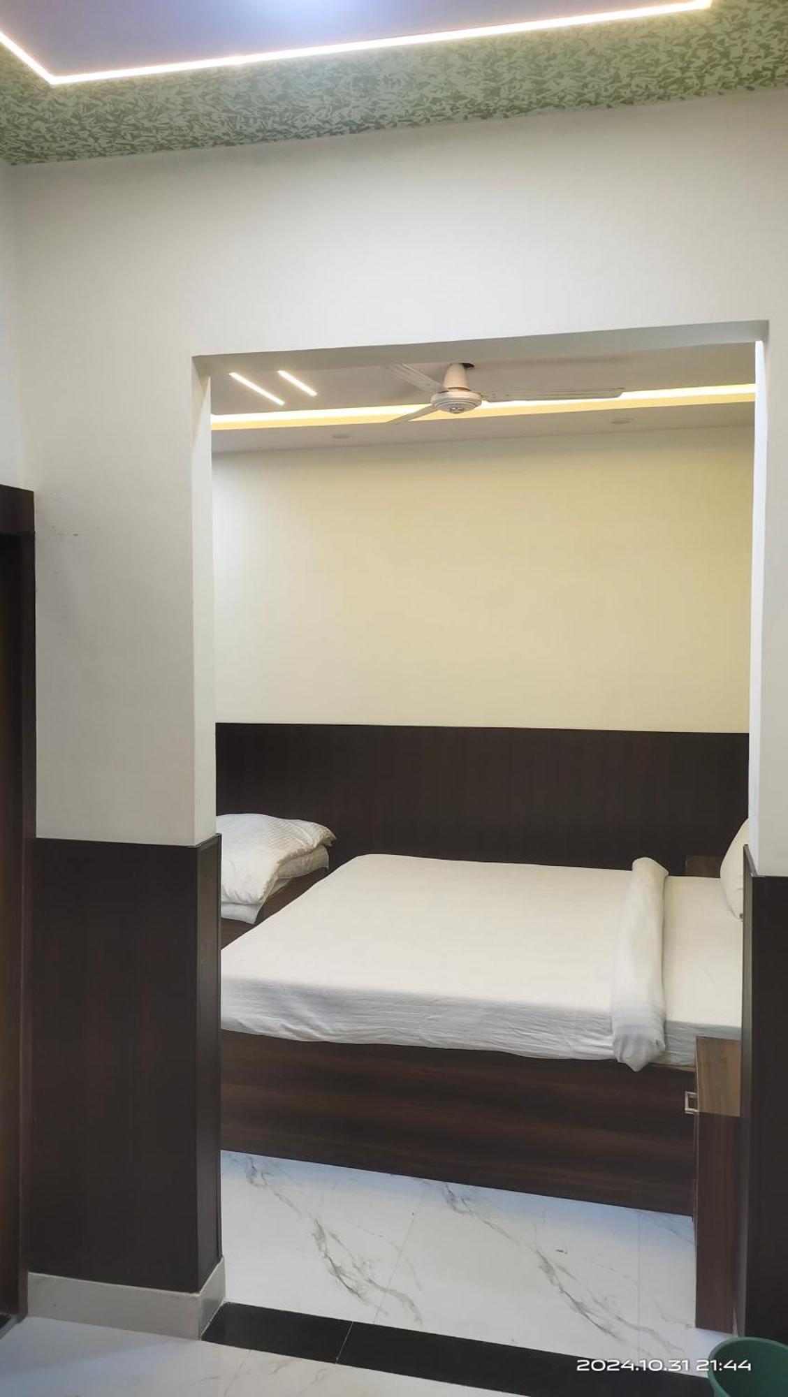 Big Brother Hostel Hotel Agra  Exterior foto